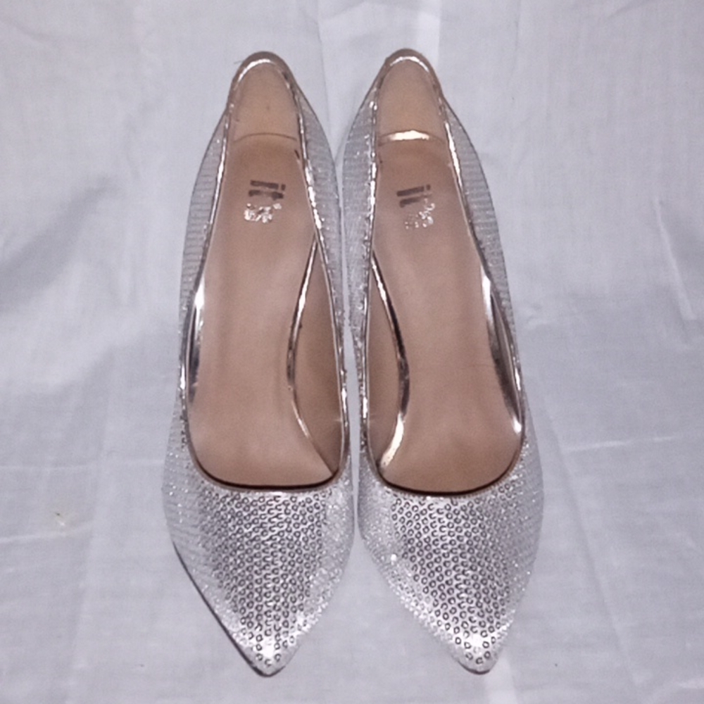 Shoes - Picture 4 of 4